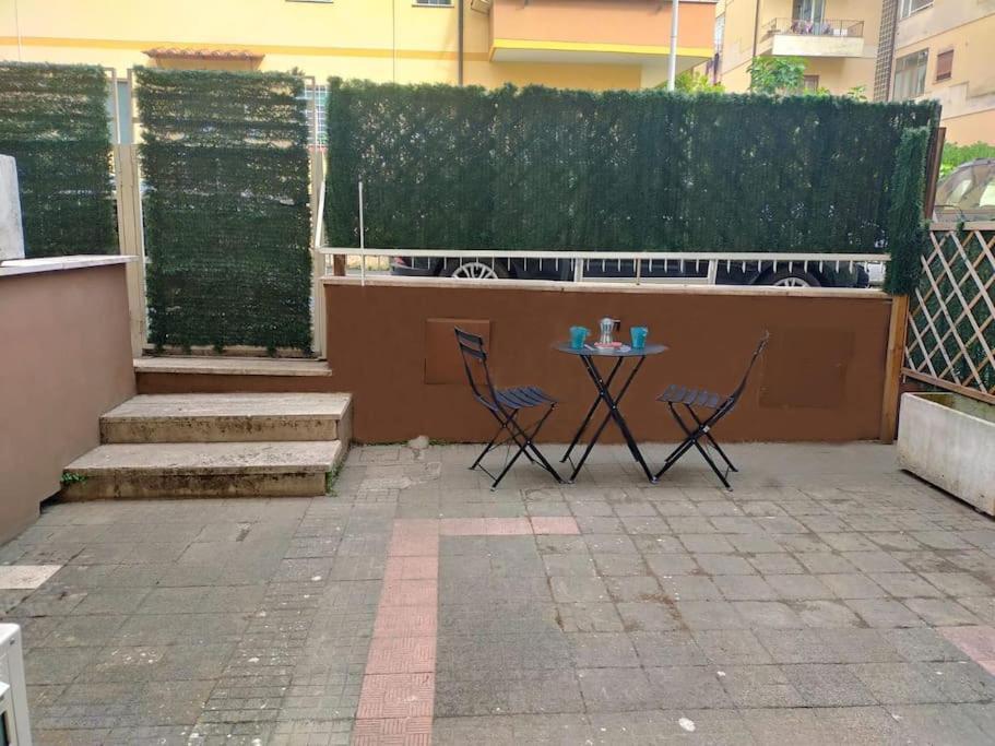 Gemelli Holidays -2 Easy Lofts, Groundfloor With Courtyard, Mezzanine Bedroom, Baby & Pet Friendly, Near Monte Mario Station Connecting To Center In 20 Minutes, 2 Steps From Bus, Groceries, Restaurants, Park, Cycle Path - Warm Guest Care In 4 Languag Eksteriør bilde