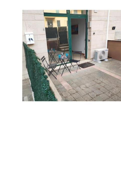 Gemelli Holidays -2 Easy Lofts, Groundfloor With Courtyard, Mezzanine Bedroom, Baby & Pet Friendly, Near Monte Mario Station Connecting To Center In 20 Minutes, 2 Steps From Bus, Groceries, Restaurants, Park, Cycle Path - Warm Guest Care In 4 Languag Eksteriør bilde