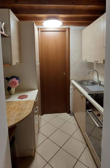 Gemelli Holidays -2 Easy Lofts, Groundfloor With Courtyard, Mezzanine Bedroom, Baby & Pet Friendly, Near Monte Mario Station Connecting To Center In 20 Minutes, 2 Steps From Bus, Groceries, Restaurants, Park, Cycle Path - Warm Guest Care In 4 Languag Eksteriør bilde